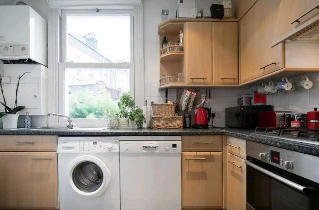 Stylish Room With Private Bath & Terrace In Super Central Clapham Junction Minutes From Victoria, Waterloo London Eksteriør billede