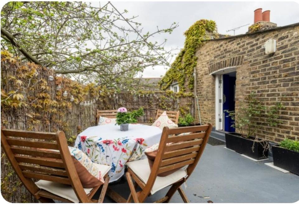 Stylish Room With Private Bath & Terrace In Super Central Clapham Junction Minutes From Victoria, Waterloo London Eksteriør billede